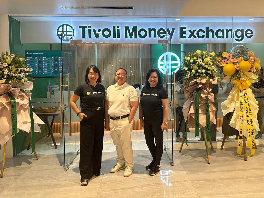 Tivoli Money Exchange President Eirene Tinitigan with Moneybees team