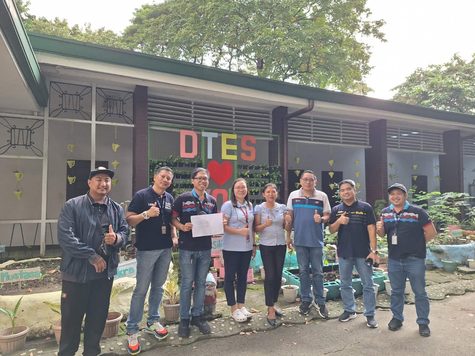 Globe Broadband field staff pay a courtesy call at the Balingasa High School, Quezon City, one of 88 schools where Globe At Home installed FTTR technology to boost connectivity.
