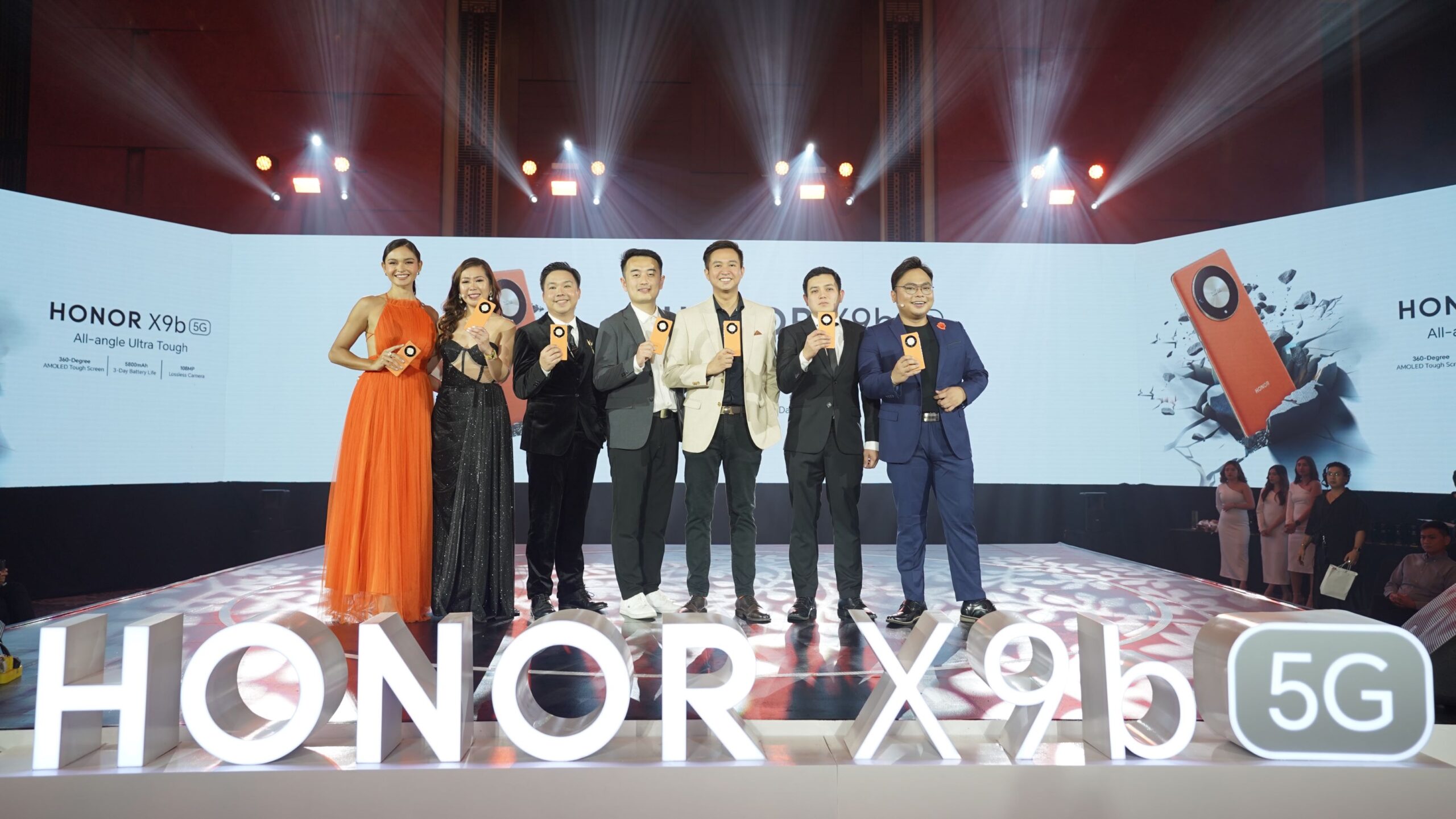 Miss Philippines Pauline Amelinckx with HONOR Philippines Brand Marketing Manager Joepy Libo-on, PR Manager Pao Oga, GTM Manager Steven Yan, Vice President Stephen Cheng, National Sales Head Blake Garcia, and National Training Head Jaynard Lamarca