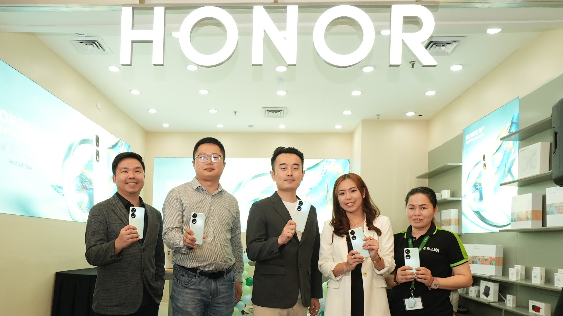 HONOR Philippines PR Manager Pao Oga, Retail Sales Director Tom Yuan, GTM Manager Steven Yan, and Brand Marketing Manager Joepy Libo-on with EC Panda Store OIC Evelyn Enong