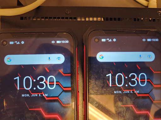 5G and VoNR icons shown on the network service information on mobile phones used for the test call.
