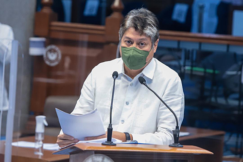 Kiko’s work as senator commended: Senators on Wednesday, June 1, 2022, adopt Proposed Senate Resolution No. 1018 commending Sen. Francis “Kiko” Pangilinan for his immeasurable contributions to the chamber’s fruitful achievements during the 17th and 18th Congresses. The resolution cited Pangilinan’s work as chairperson of the Committee on Constitutional Amendments and Revision of Codes, and of the Committee on Agriculture and Food. Pangilinan was also recognized for his deep concern over the plight of small farmers and his role in the passage of Republic Act No. 11598 or the Cash Assistance for Filipino Farmers Act, RA 11524 or the Coconut Farmers and Industry Trust Fund Act, RA 11511 or the amendments to the Organic Agriculture Act, and RA 11321 or the Sagip Saka Act. (Senate PRIB Photos)